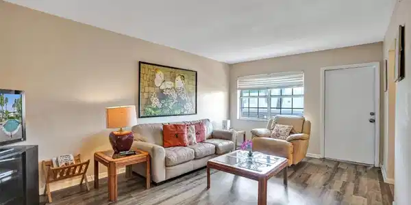 2050 NE 39th Street