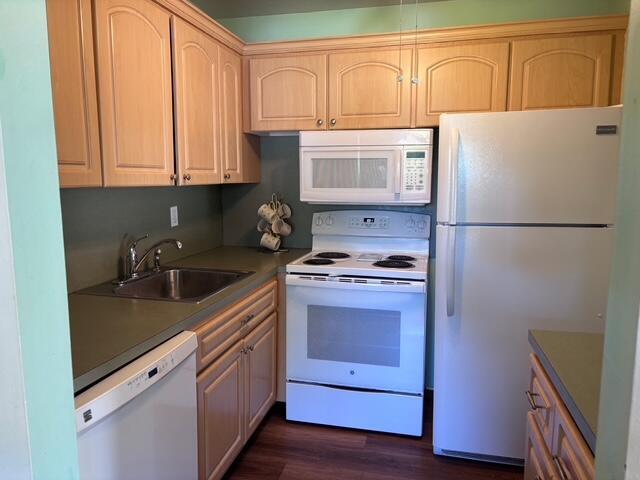 Image 4: Kitchen w dishwasher