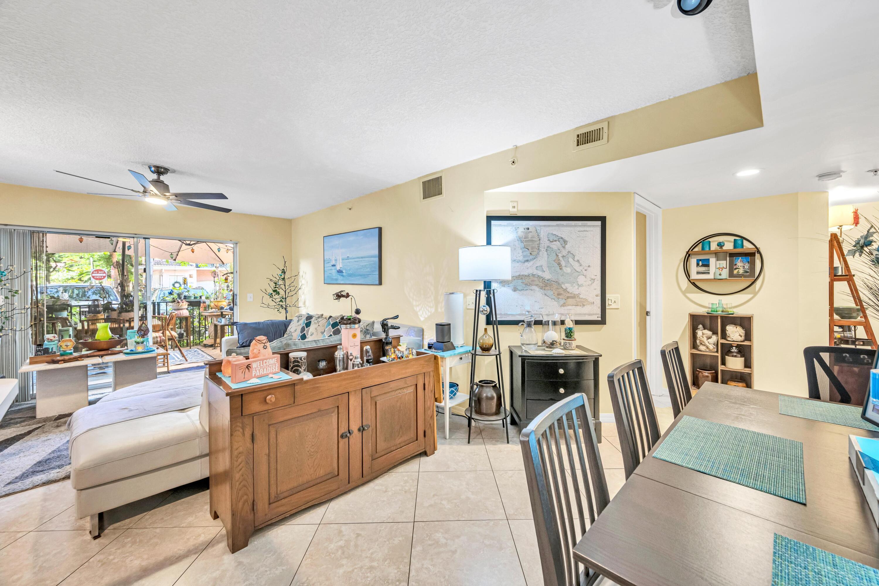 Image 2: 2119 SE 10TH AVE-9