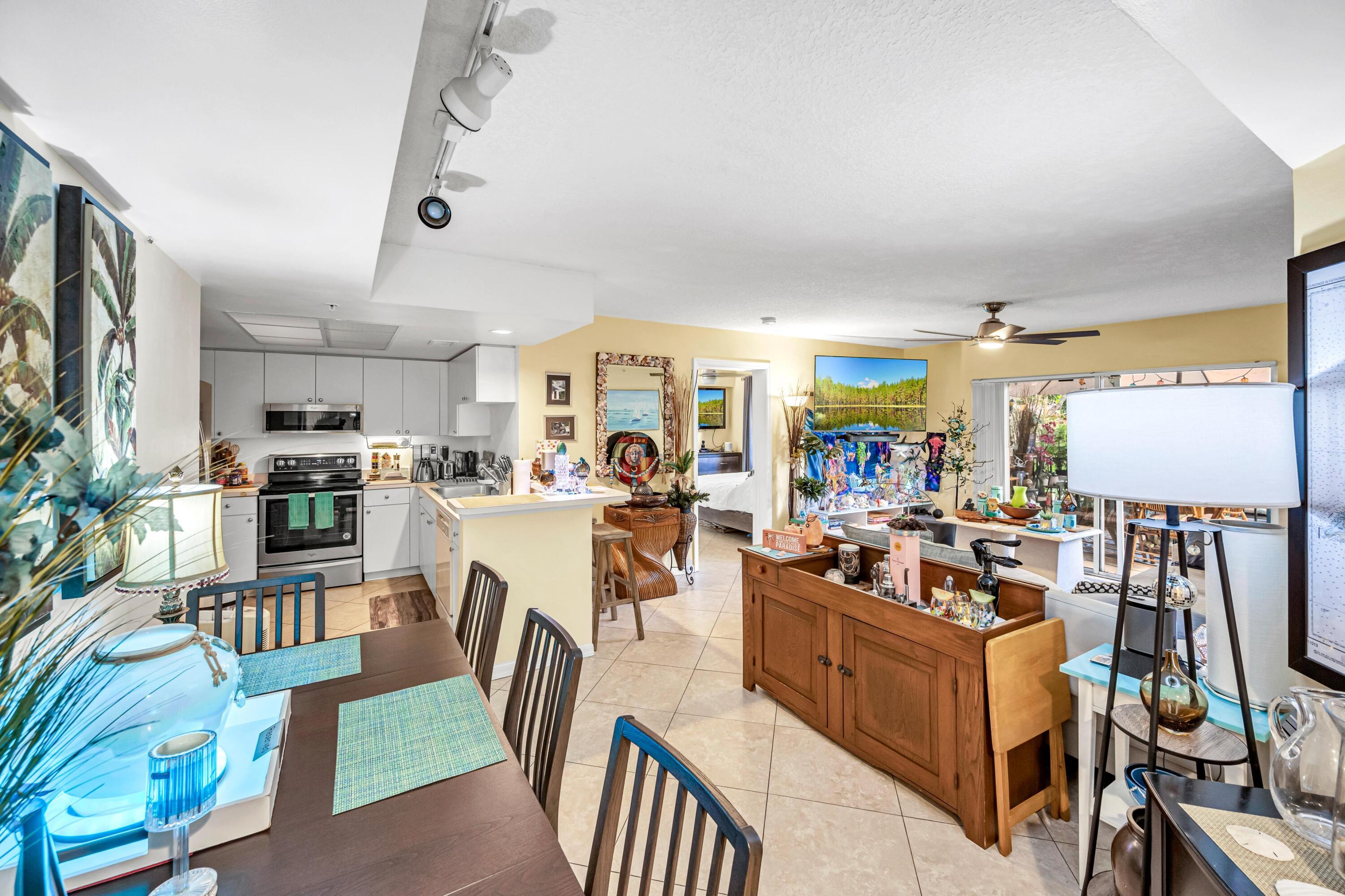 Image 3: 2119 SE 10TH AVE-11
