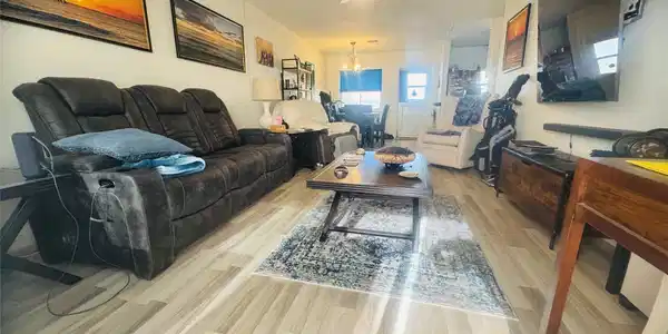 2121 NE 42nd Ct
