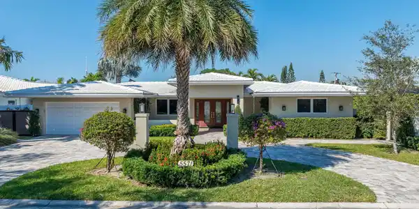 5571 Bayview Drive
