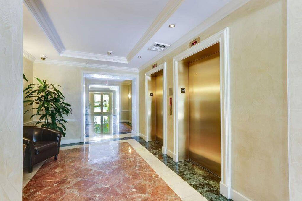 Image 4: Moorings 806 Entrance and Elevator Hall