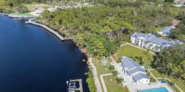 2500 SE Anchorage Cove