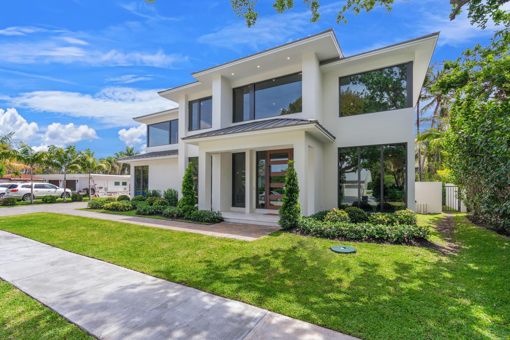 Image 3: 1-web-or-mls-2406 NE 13th Ct Fort Lauder