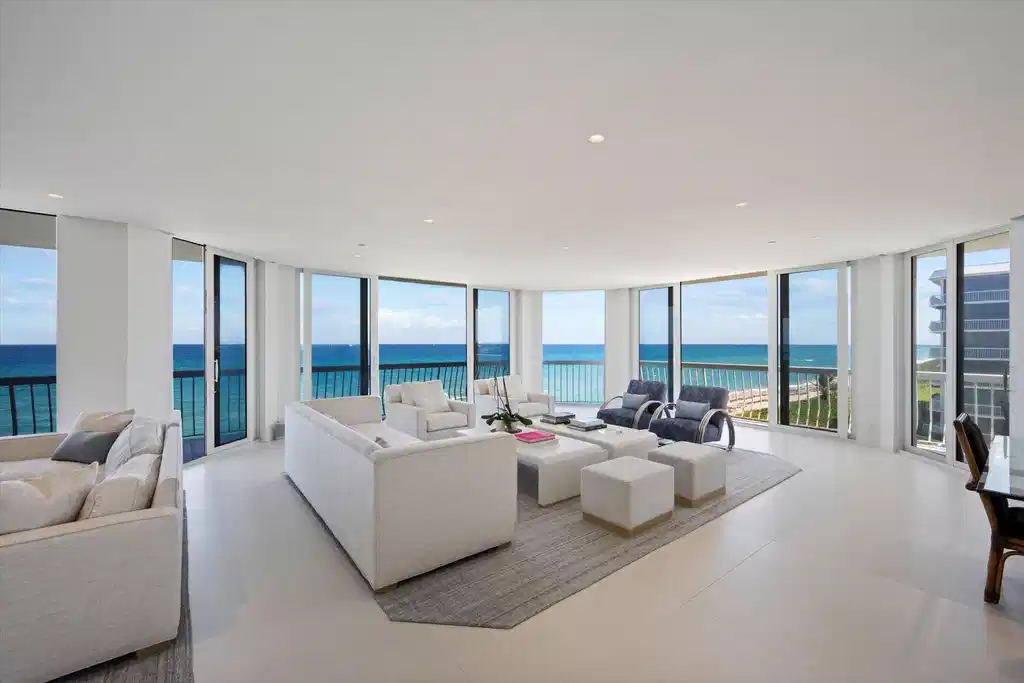 Image 1: Living Area
