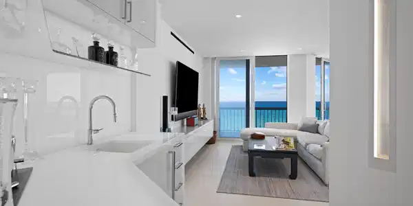 Image 4: Wet Bar