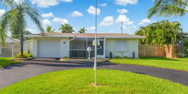 2631 NE 51st Court
