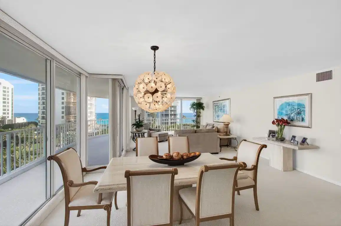 Image 1: Living Dining area
