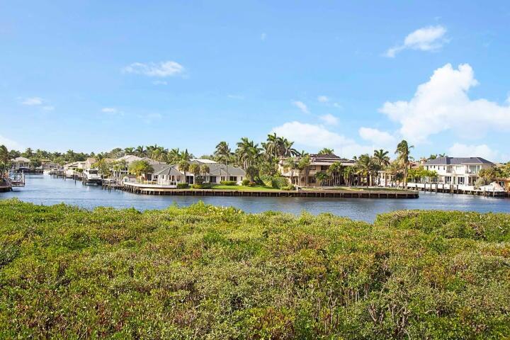 Image 4: villa costa water 2
