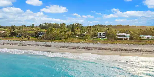 Image 4: 008-31NBeachRd