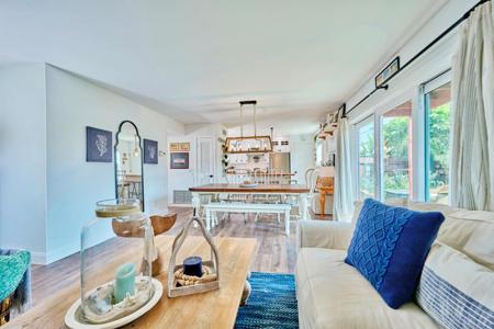 125 E Colonial Court