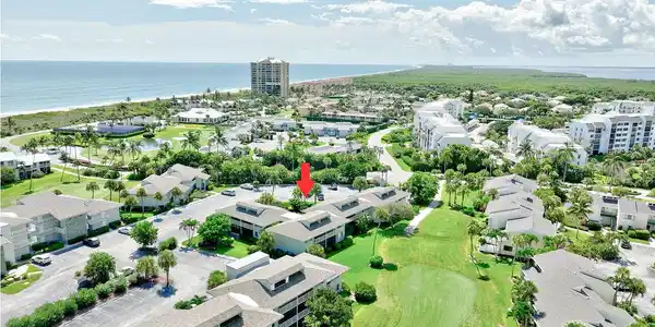 Image 2: NESTLED BETWEEN THE OCEAN & THE INTRACOA