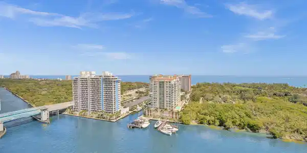 Image 3: Great location - walk to the beach or Galleria!
