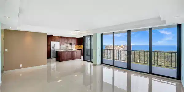 Image 4: Open concept living