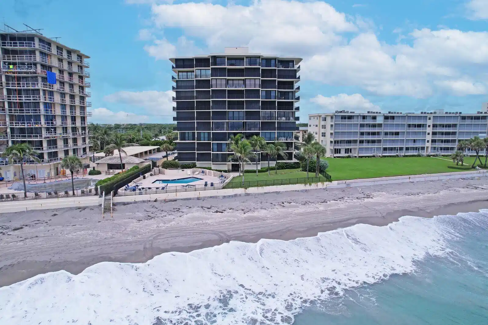 Image 1: 200 Beach Road