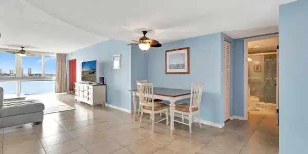 Image 3: Living Area