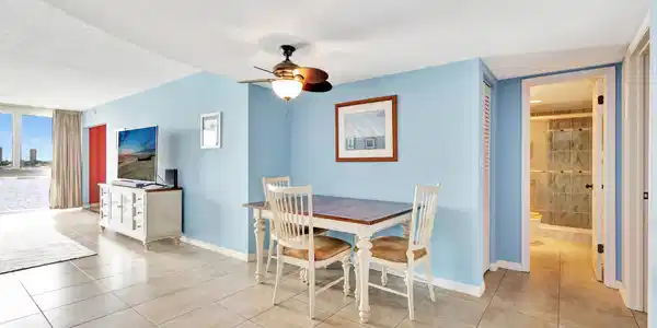 Image 4: Dining