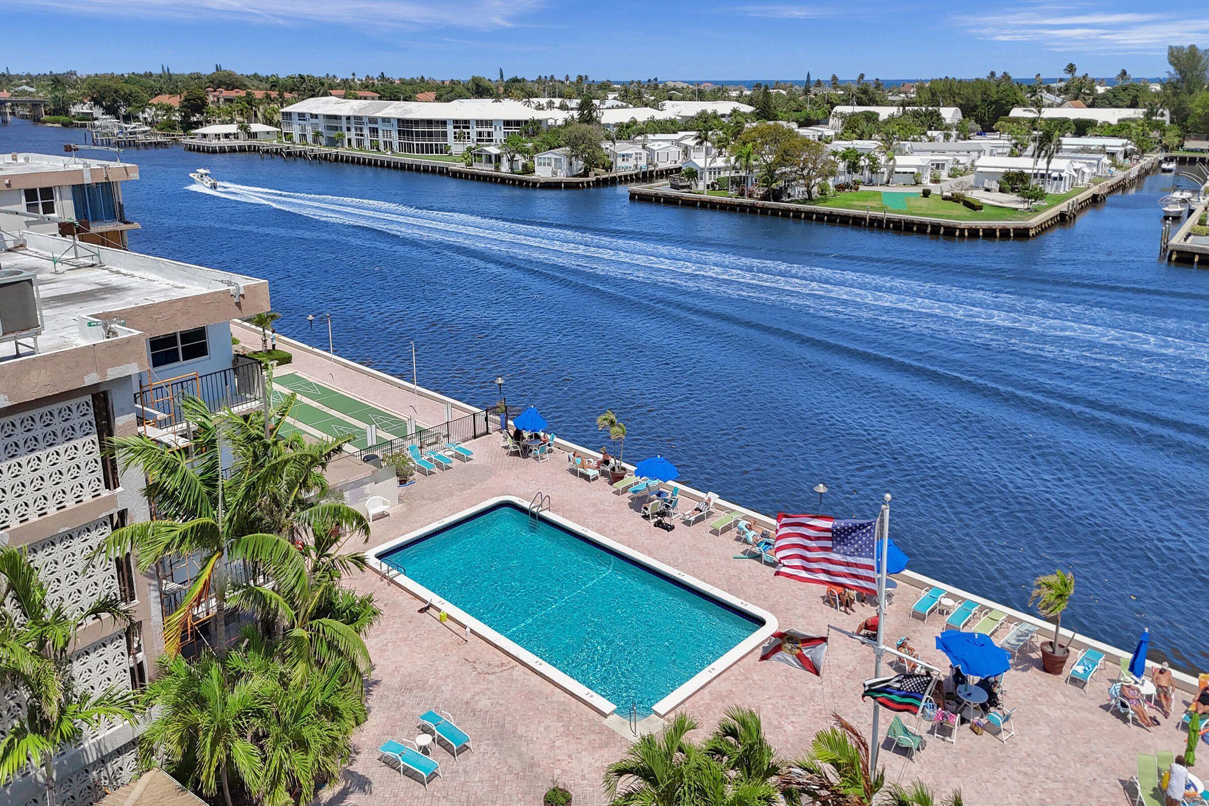 Image 4: Pool side Water Side