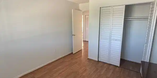 Image 4: bedroom2