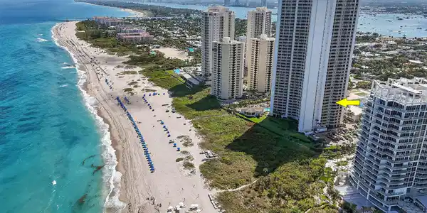 Image 4: Tiara Oceanfront Living