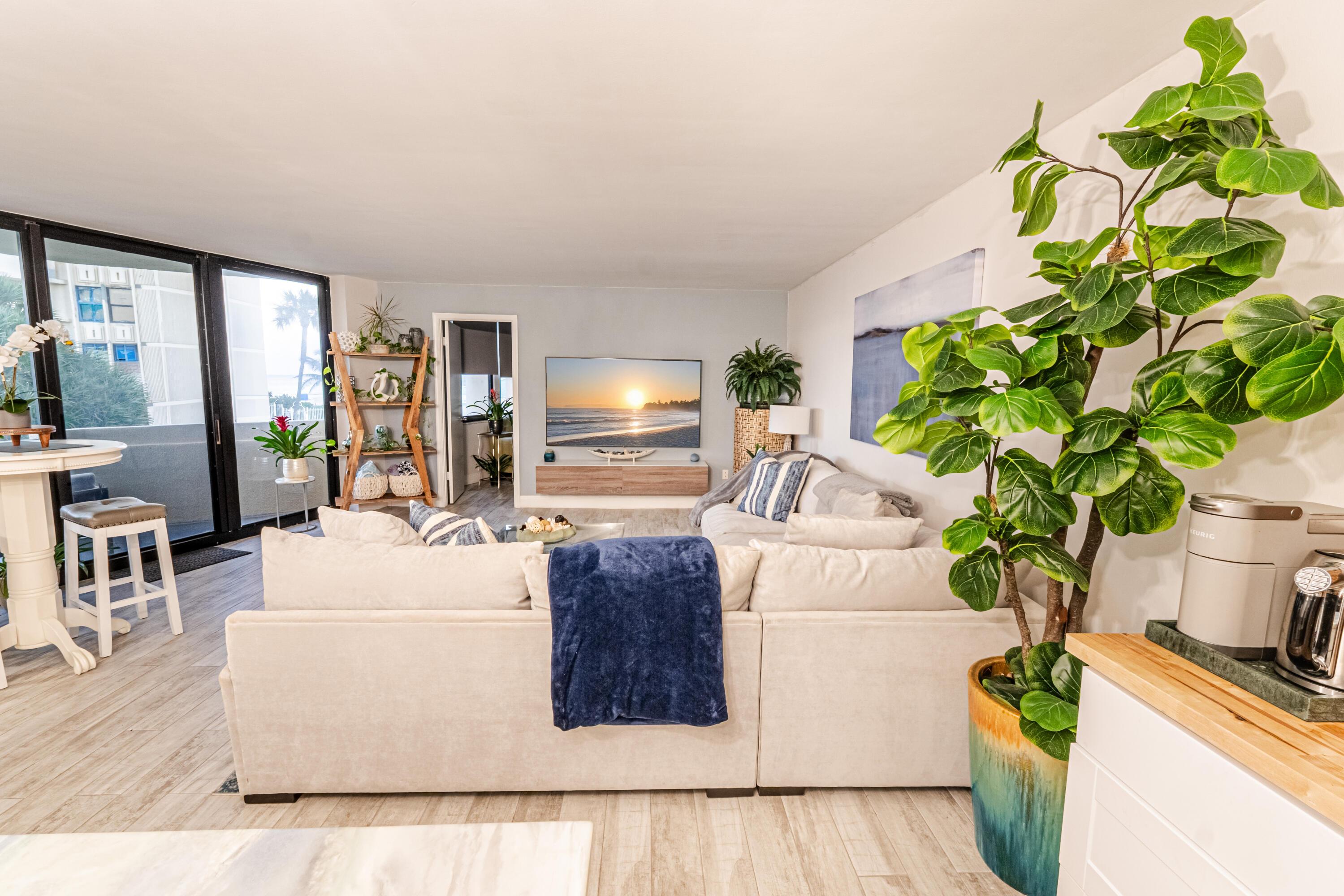 Image 4: Living Room - Angle 3