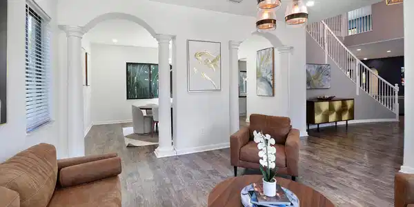 Image 4: family room 5