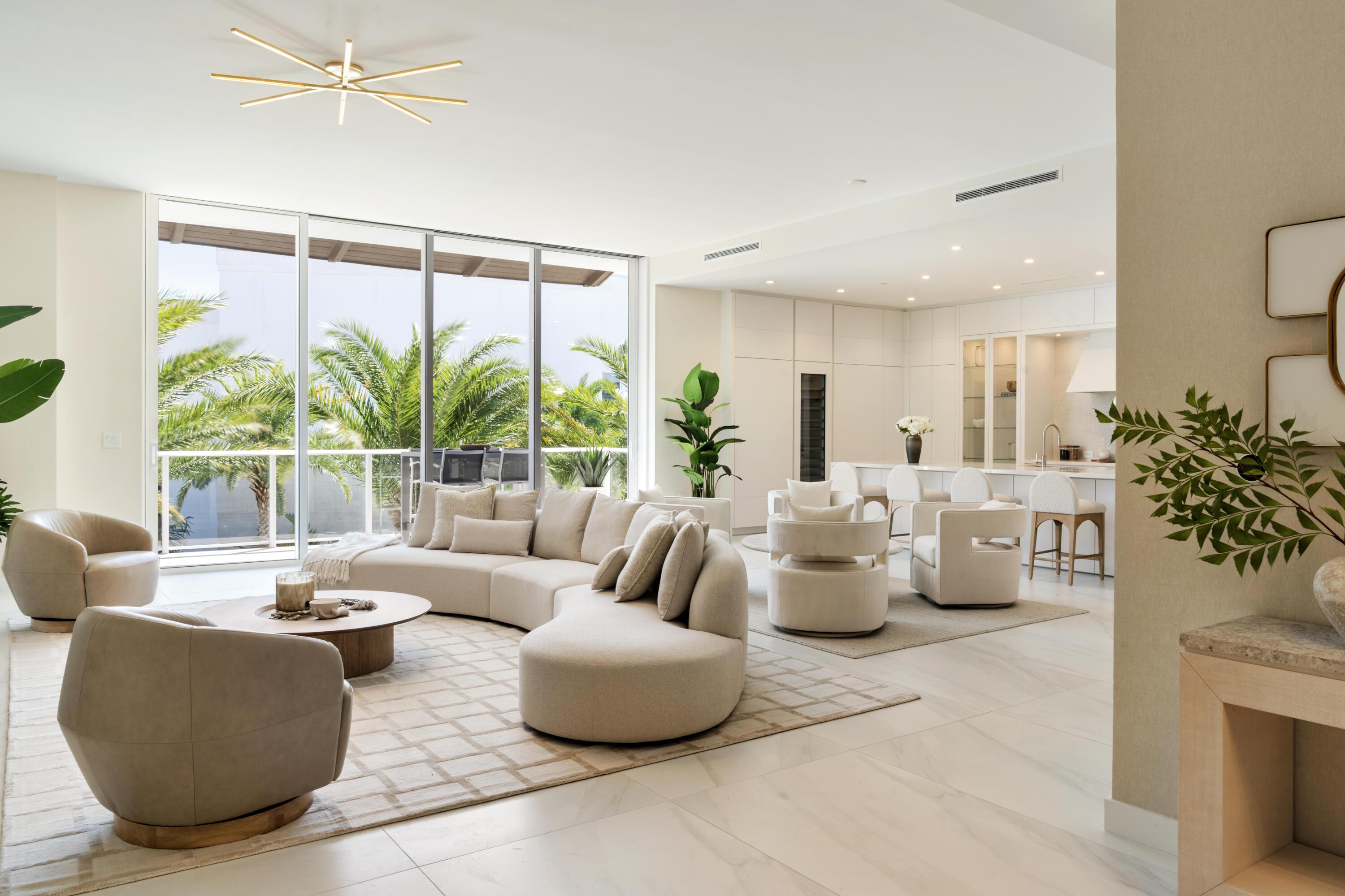Image 4: Entry Main Living Area