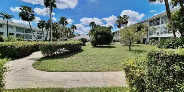 2050 NE 39th St