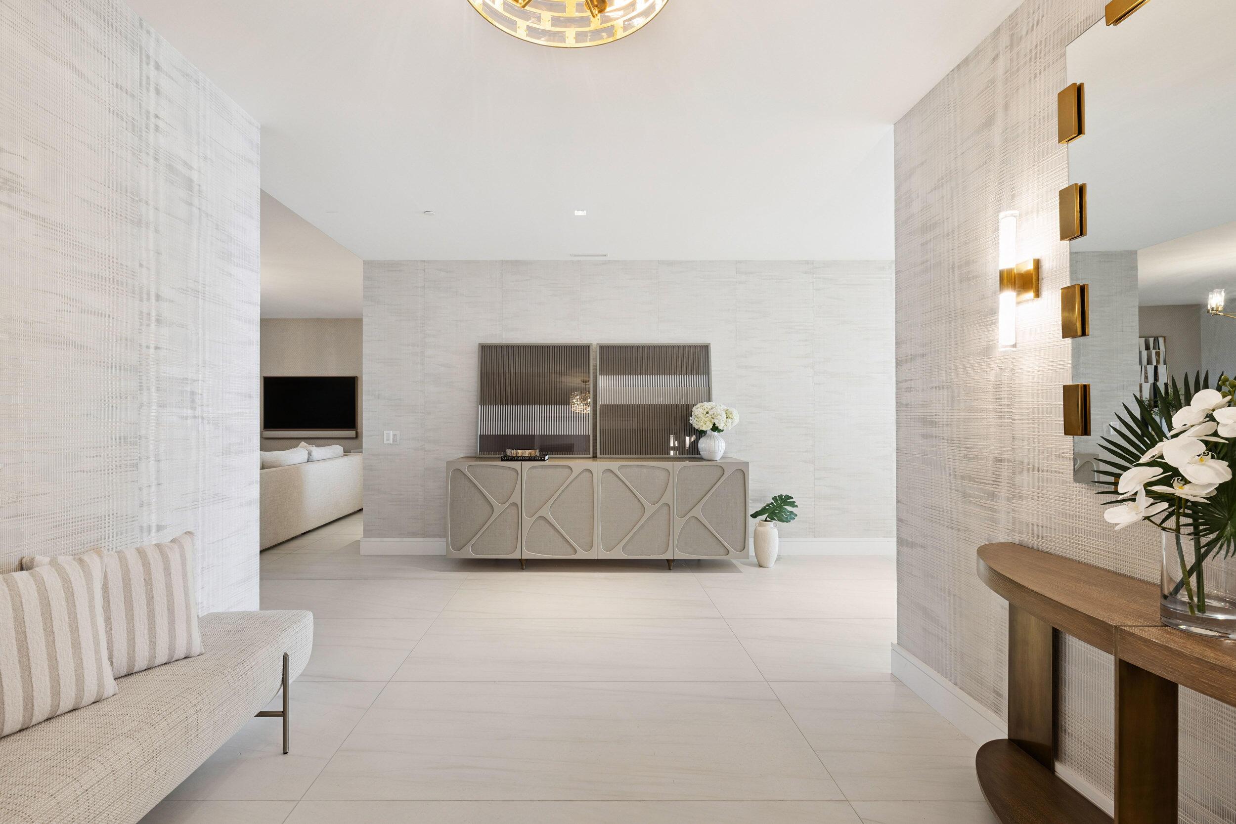 Image 3: Foyer