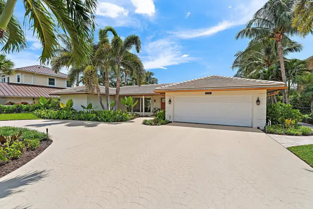 Image 1: 045-1051CoralWay-SingerIsland-SMALL