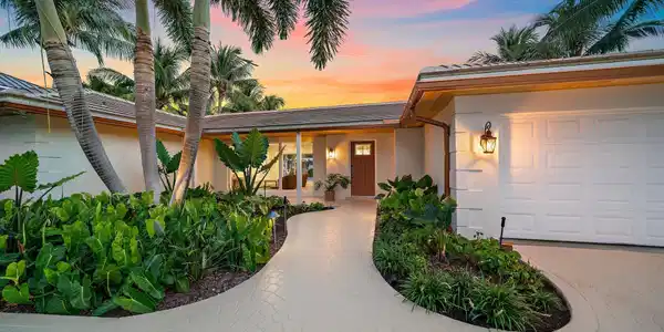 Image 2: 005-1051CoralWay-SingerIsland-SMALL