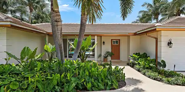 Image 3: 044-1051CoralWay-SingerIsland-SMALL