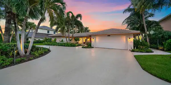Image 4: 002-1051CoralWay-SingerIsland-SMALL