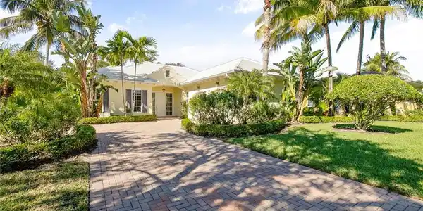 2833 Saint Barts Square