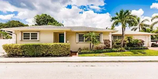 211 4th Avenue N