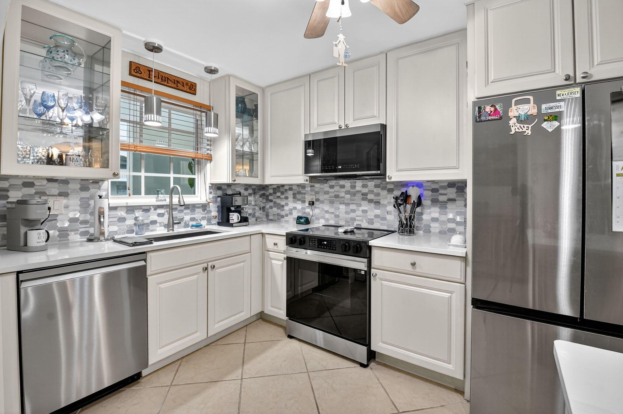 Image 2: Neutral Cabinets and Counters w/stylish backsplash
