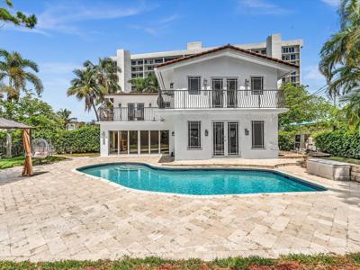 518 N Riverside Drive