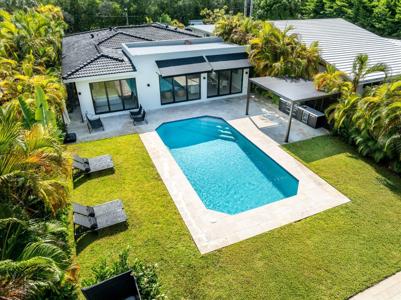 7610 Bayside Lane