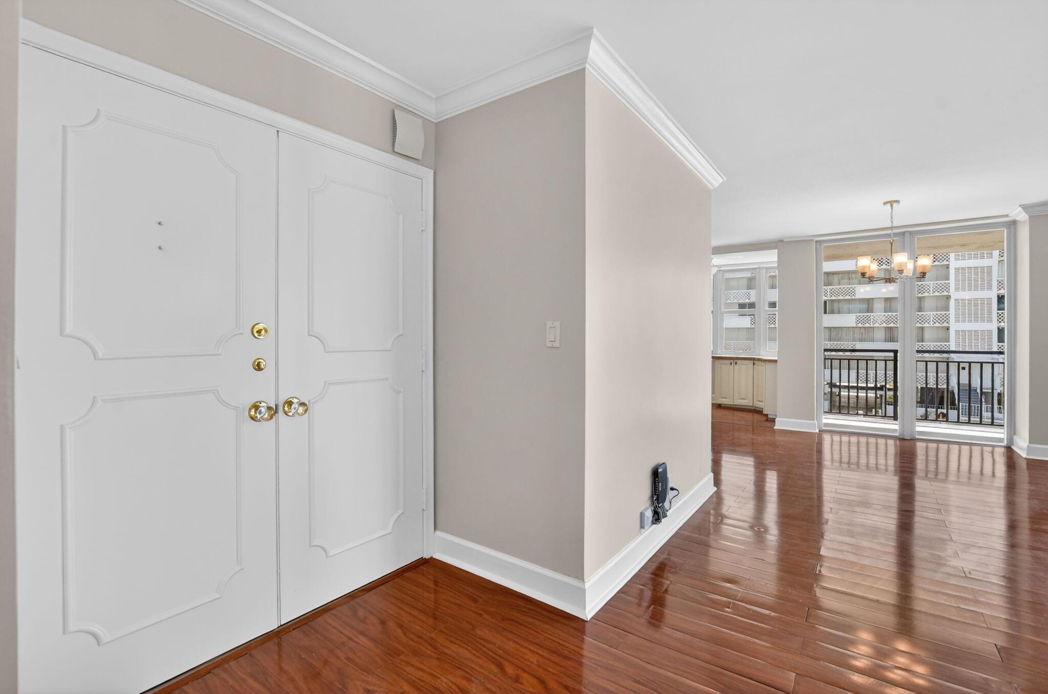 Image 4: Entrance from Foyer