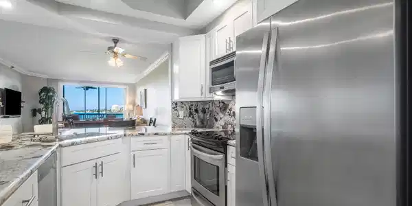 Image 4: kitchen