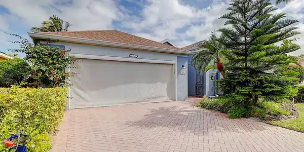 3258 Lakeshore Drive