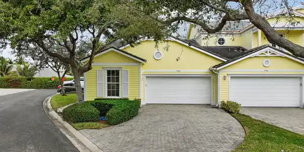906 Mariner Bay Boulevard