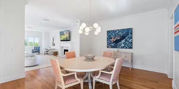 Image 4: dining room