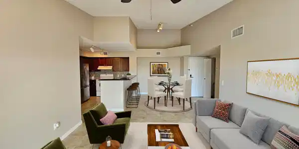 Image 3: Interior (VS)