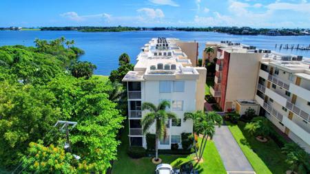 1820 New Palm Way