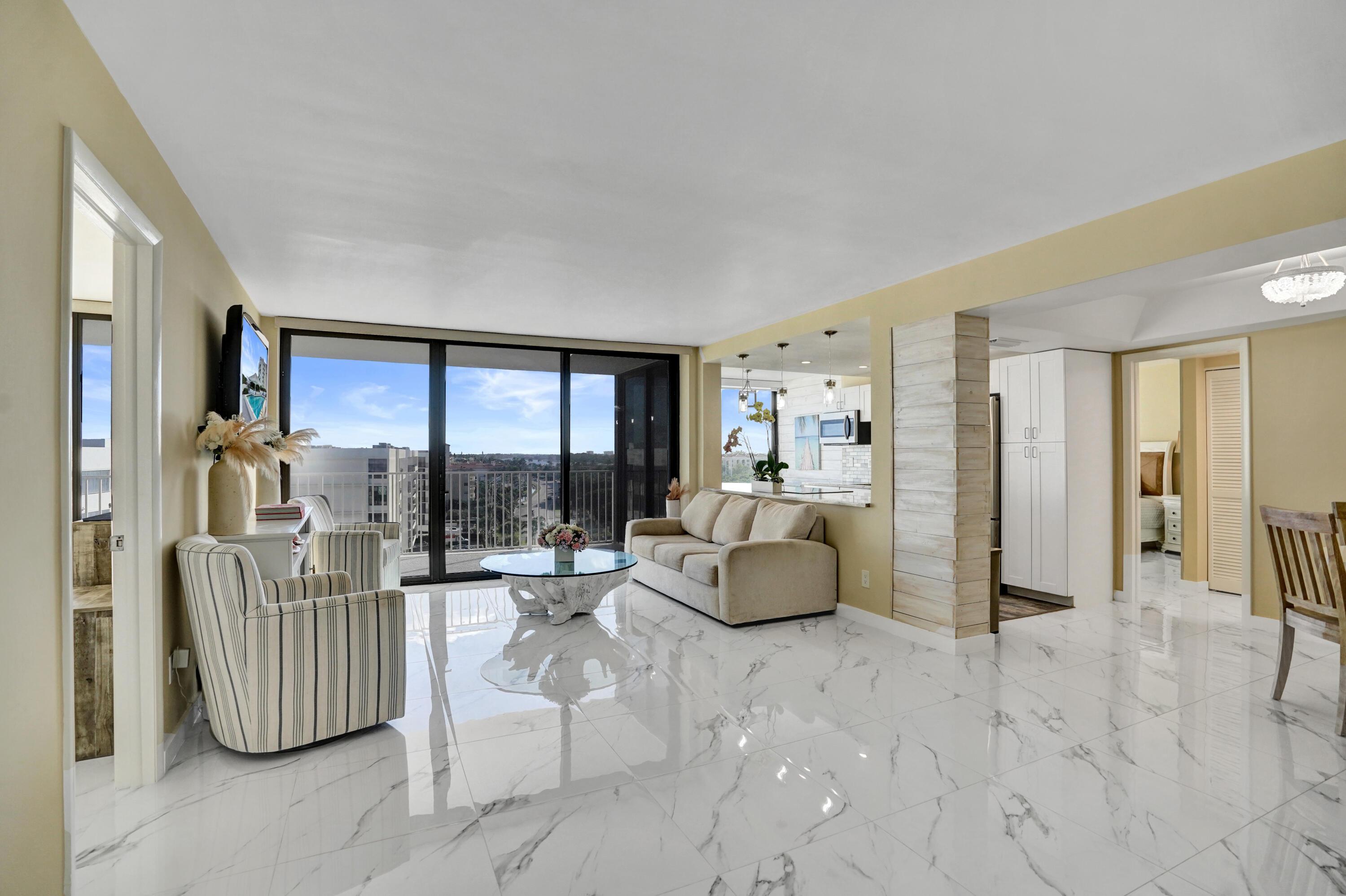 Image 2: Waterfront condo in South Palm Beach
