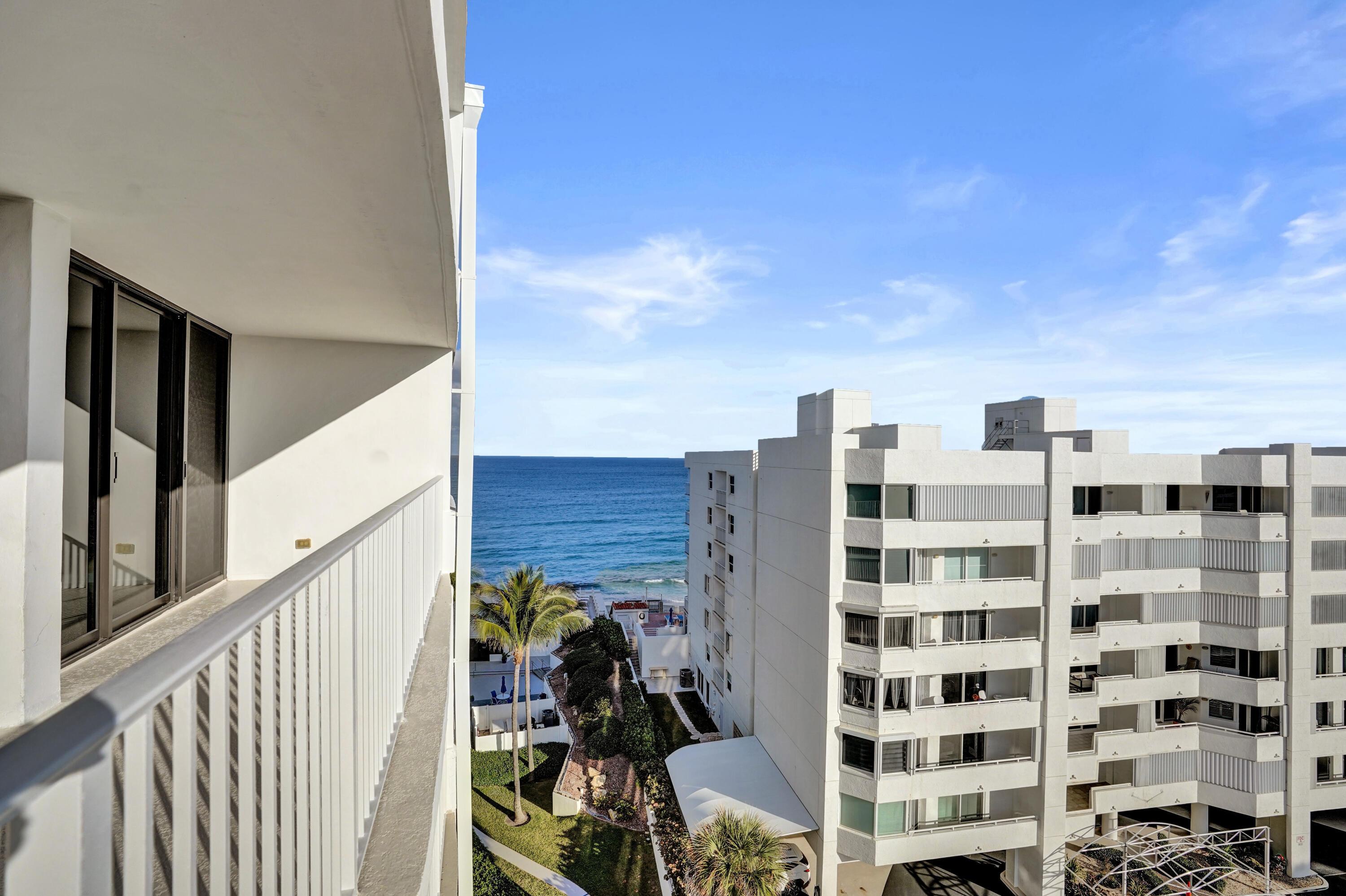 Image 4: Waterfront condo in South Palm Beach
