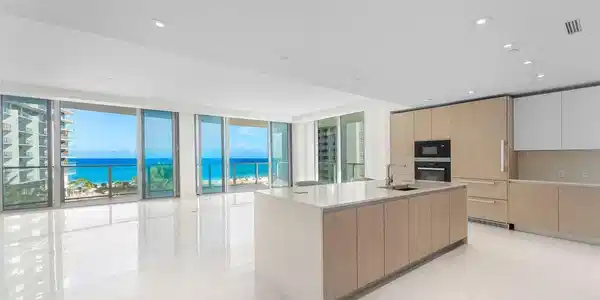 Image 4: 002-3100NorthOceanDrive-RivieraBeach-FL-