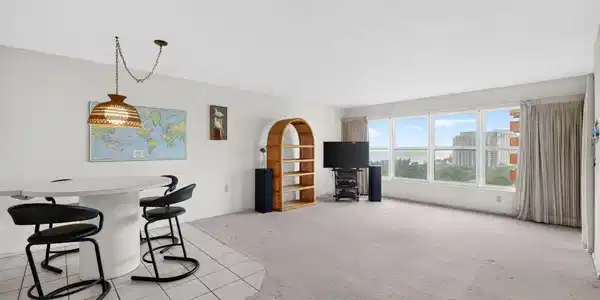 Image 4: Living/Dining Room
